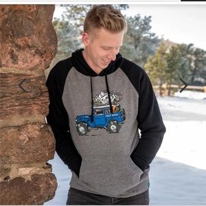 Wild Tribute Men’s XXL  "Winter Road Trip" hoodie Gray and Black Sleeves